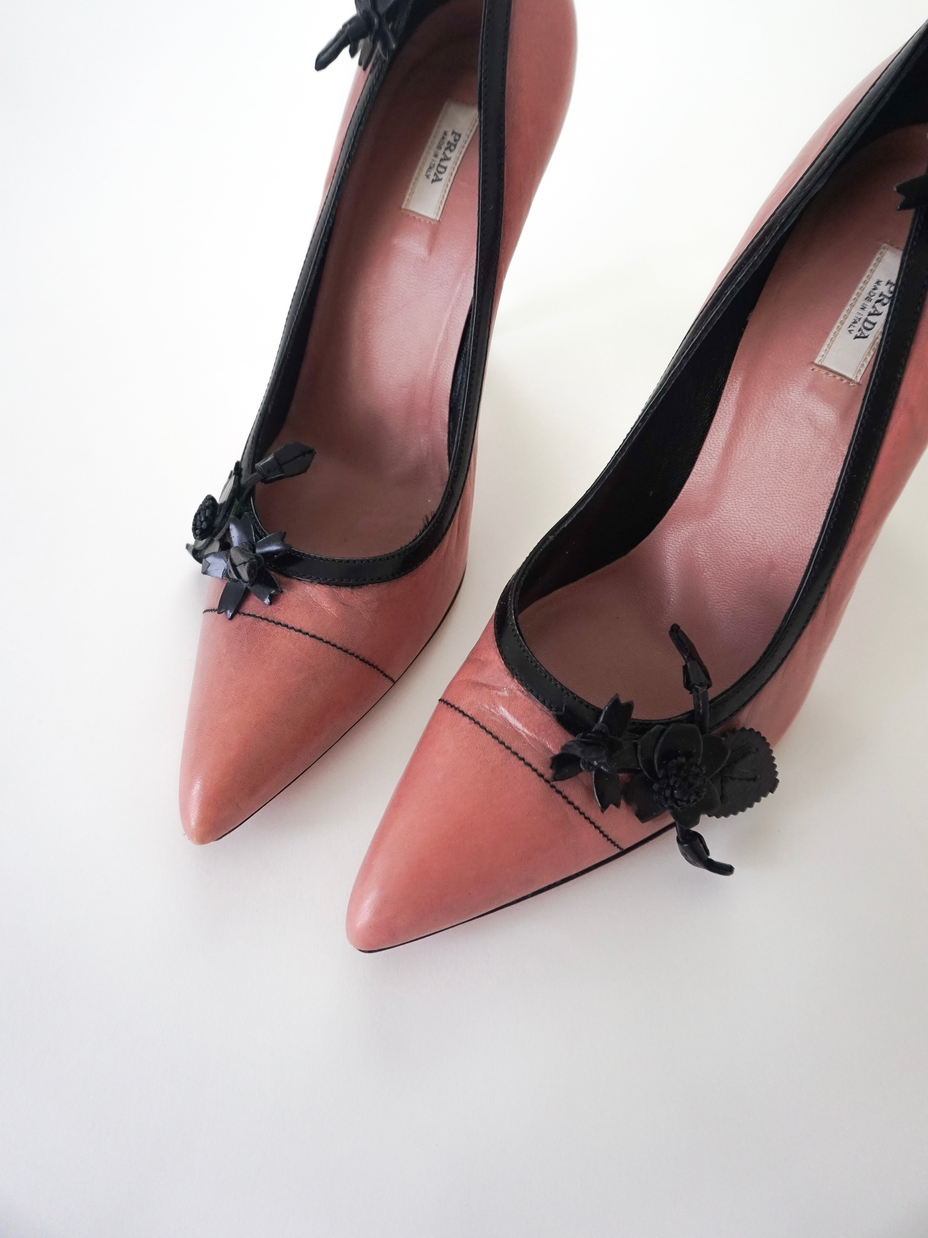 Vintage Y2K Fall 2002 Prada Jardin Floral Pink Black Leather Pointed Toe High Heels (US 5.5 / US 6)