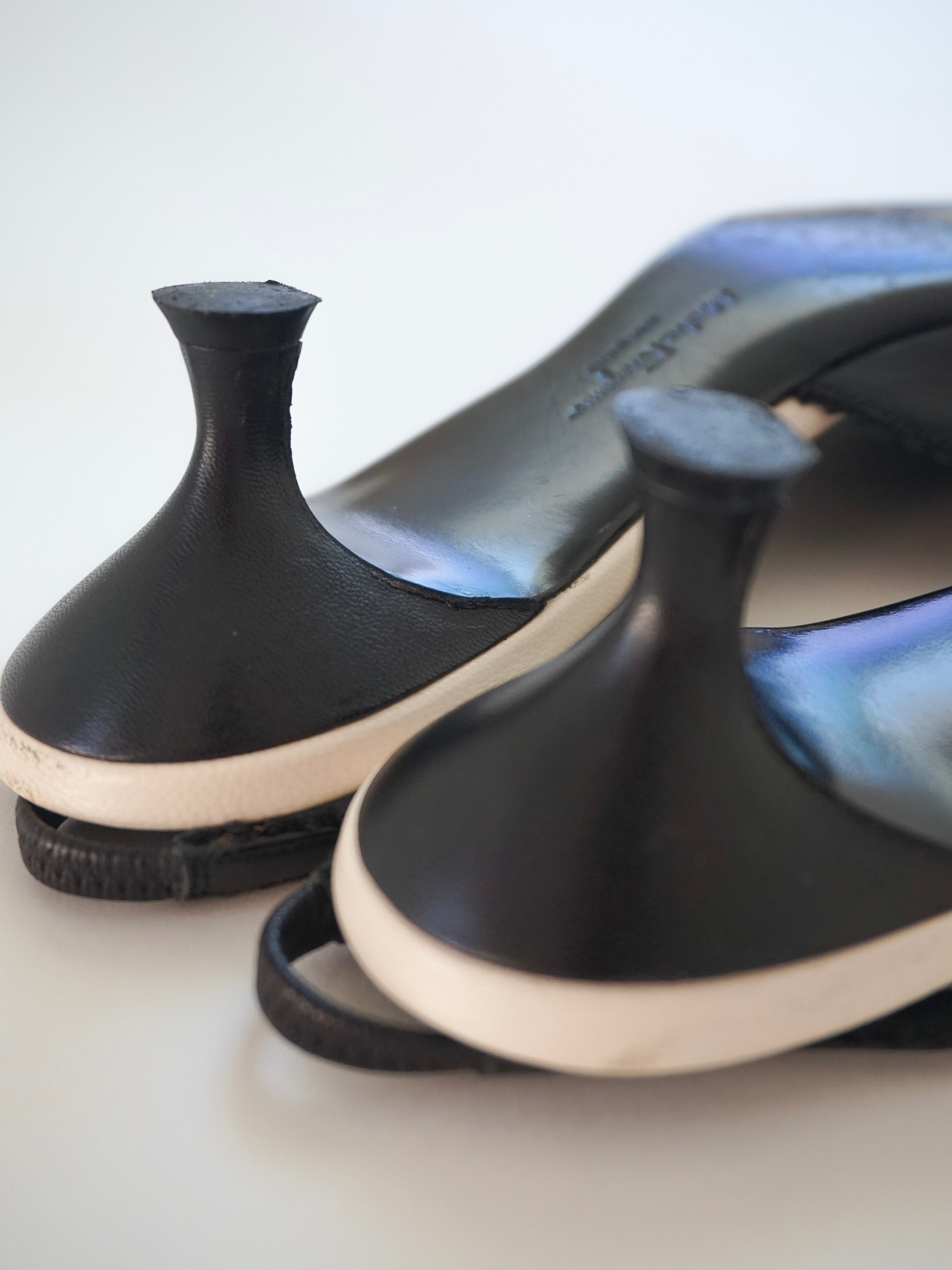 Salvatore Ferragamo Black White Mary Jane Strappy Leather Slingback Closed-Toe Kitten Heels (US 7 / US 7.5)