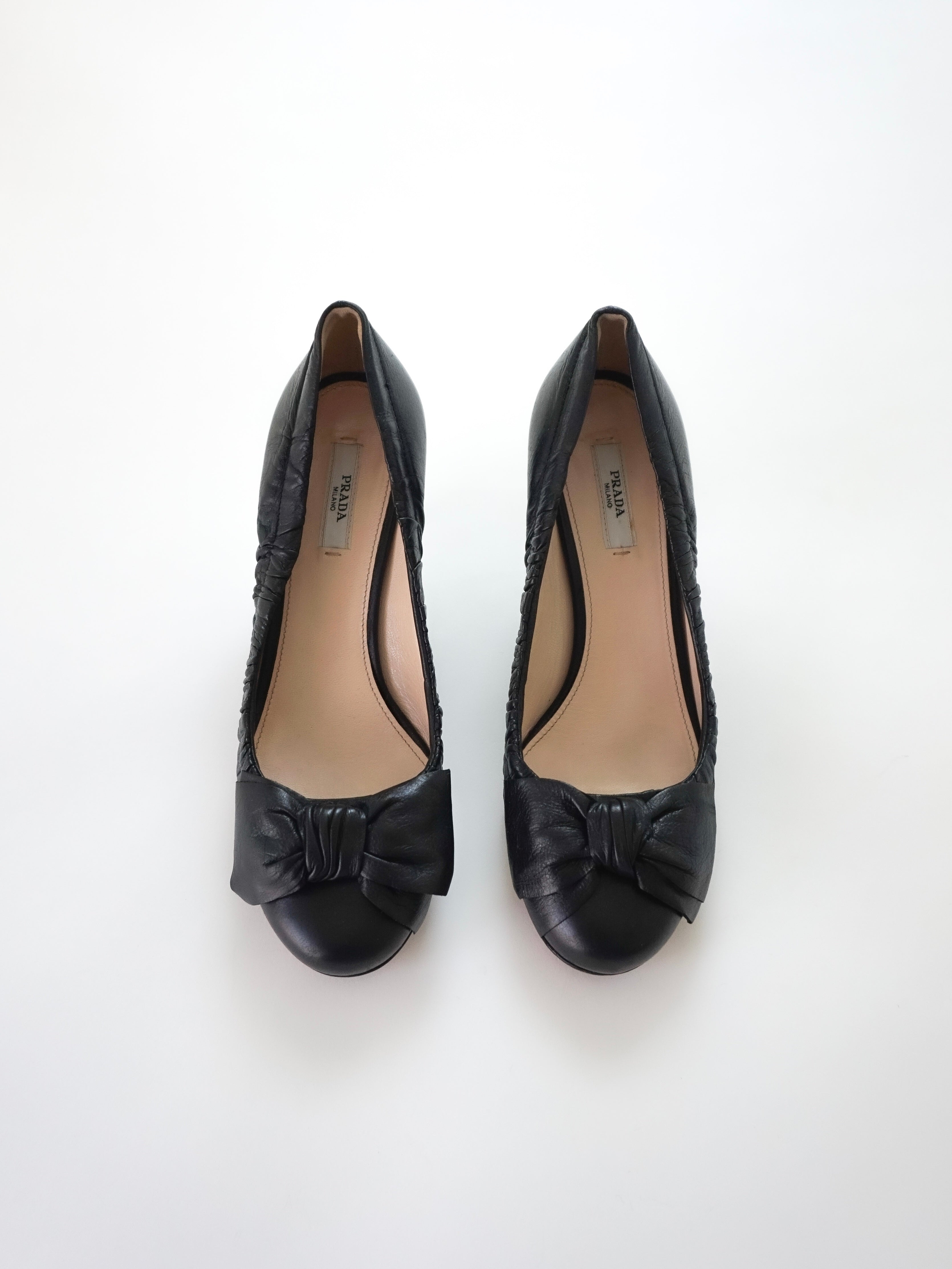 Prada Black Leather Bow Detail Round Closed-Toe Mid Heels (US 6)