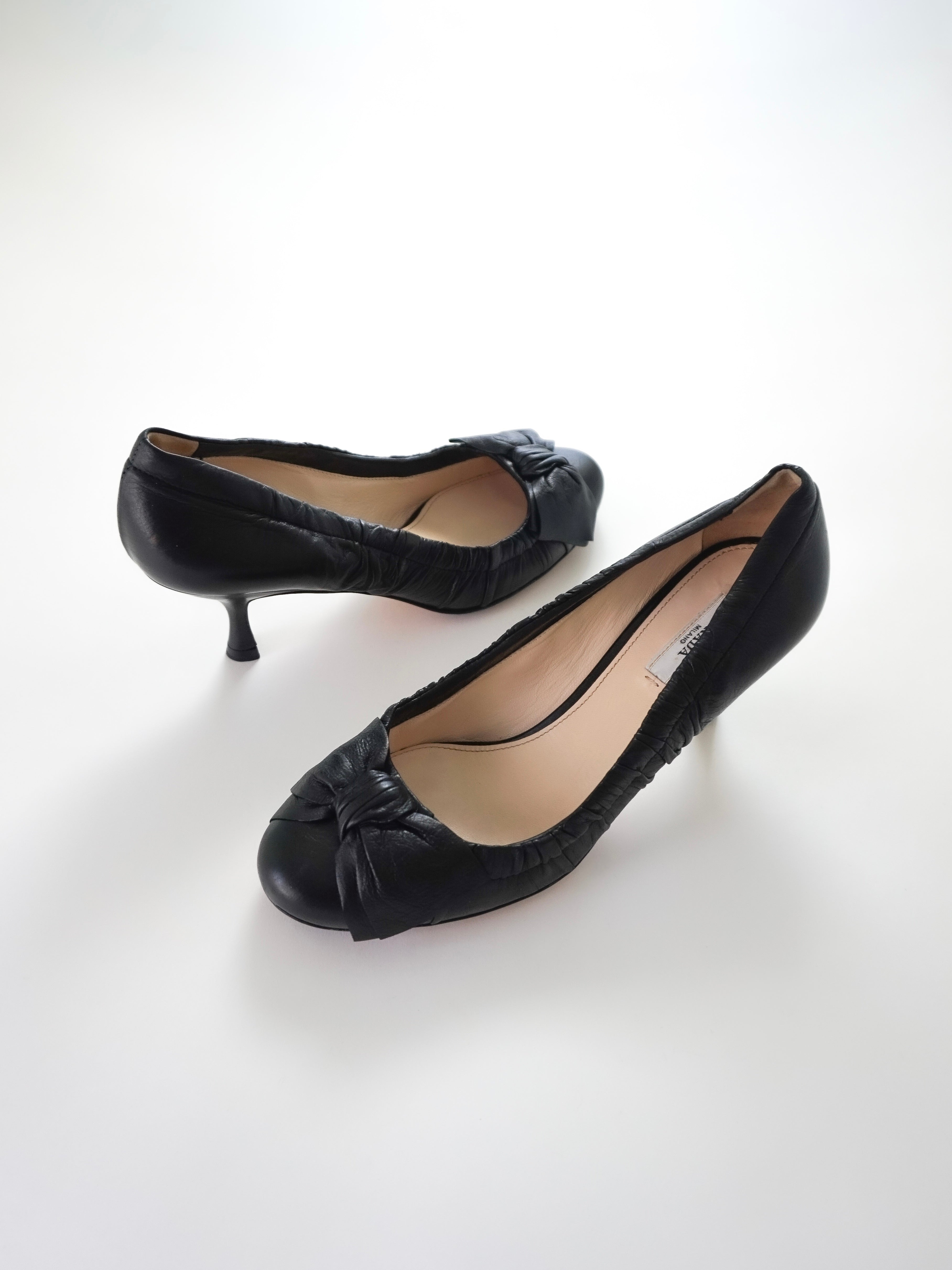 Prada Black Leather Bow Detail Round Closed-Toe Mid Heels (US 6)