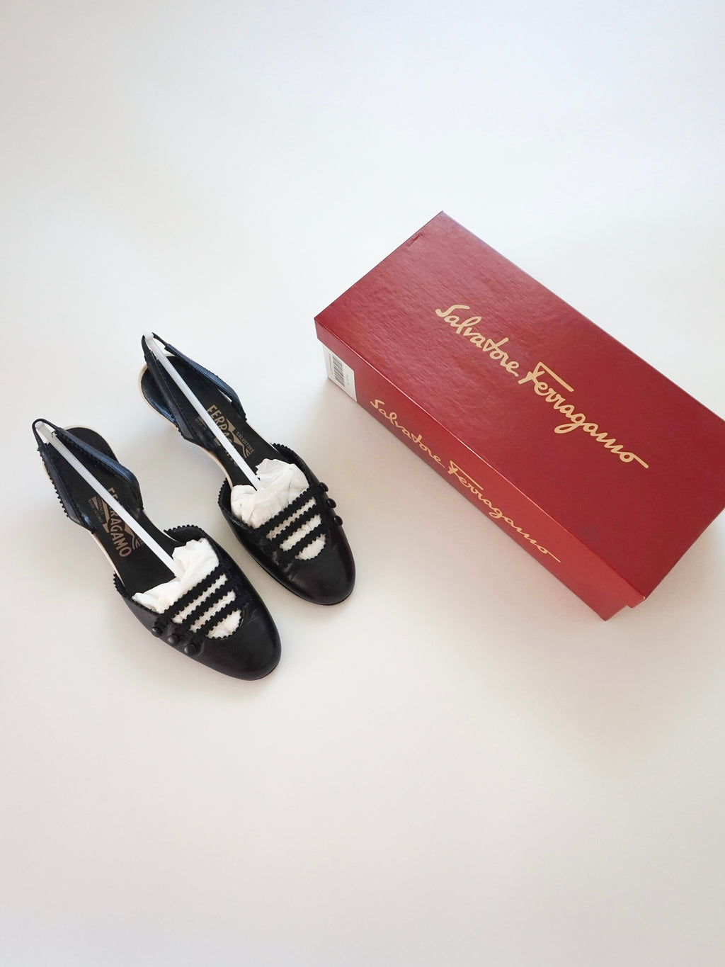 Salvatore Ferragamo Black White Mary Jane Strappy Leather Slingback Closed-Toe Kitten Heels (US 7 / US 7.5)