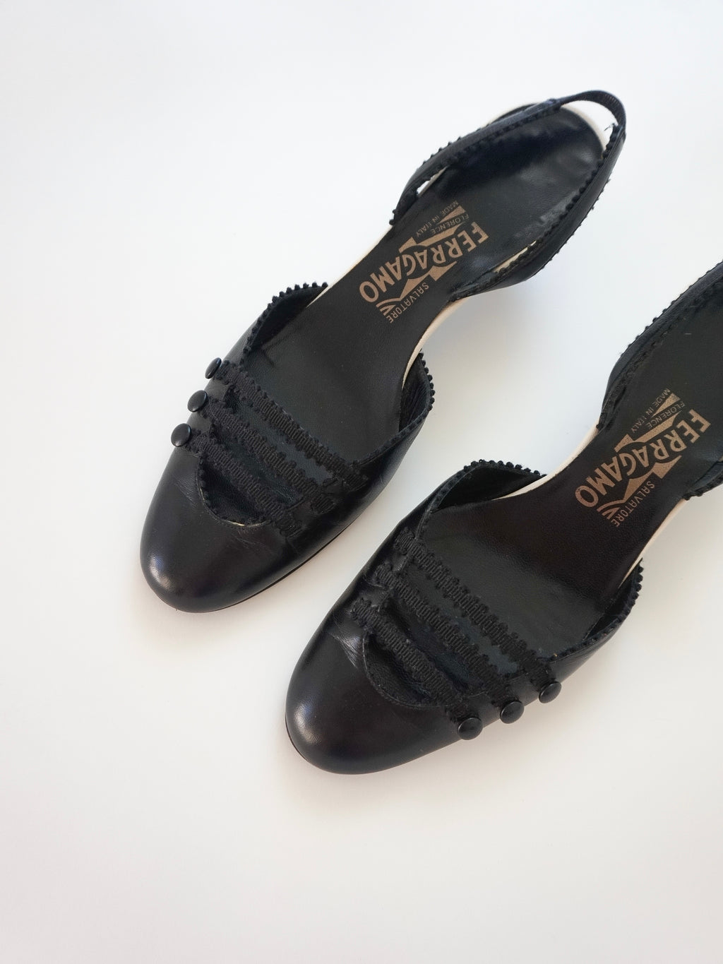 Salvatore Ferragamo Black White Mary Jane Strappy Leather Slingback Closed-Toe Kitten Heels (US 7 / US 7.5)