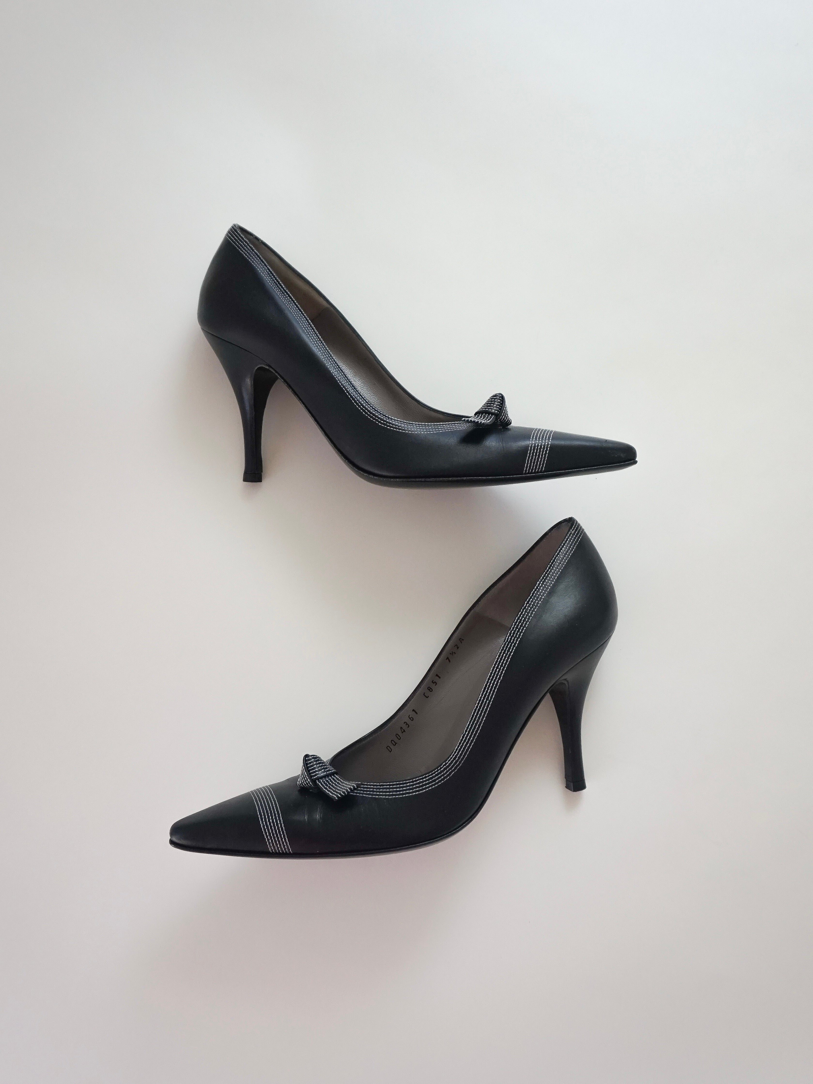 Vintage Salvatore Ferragamo Black White Contrast Stitch Leather Pointed Toe High Heels (US 6.5)