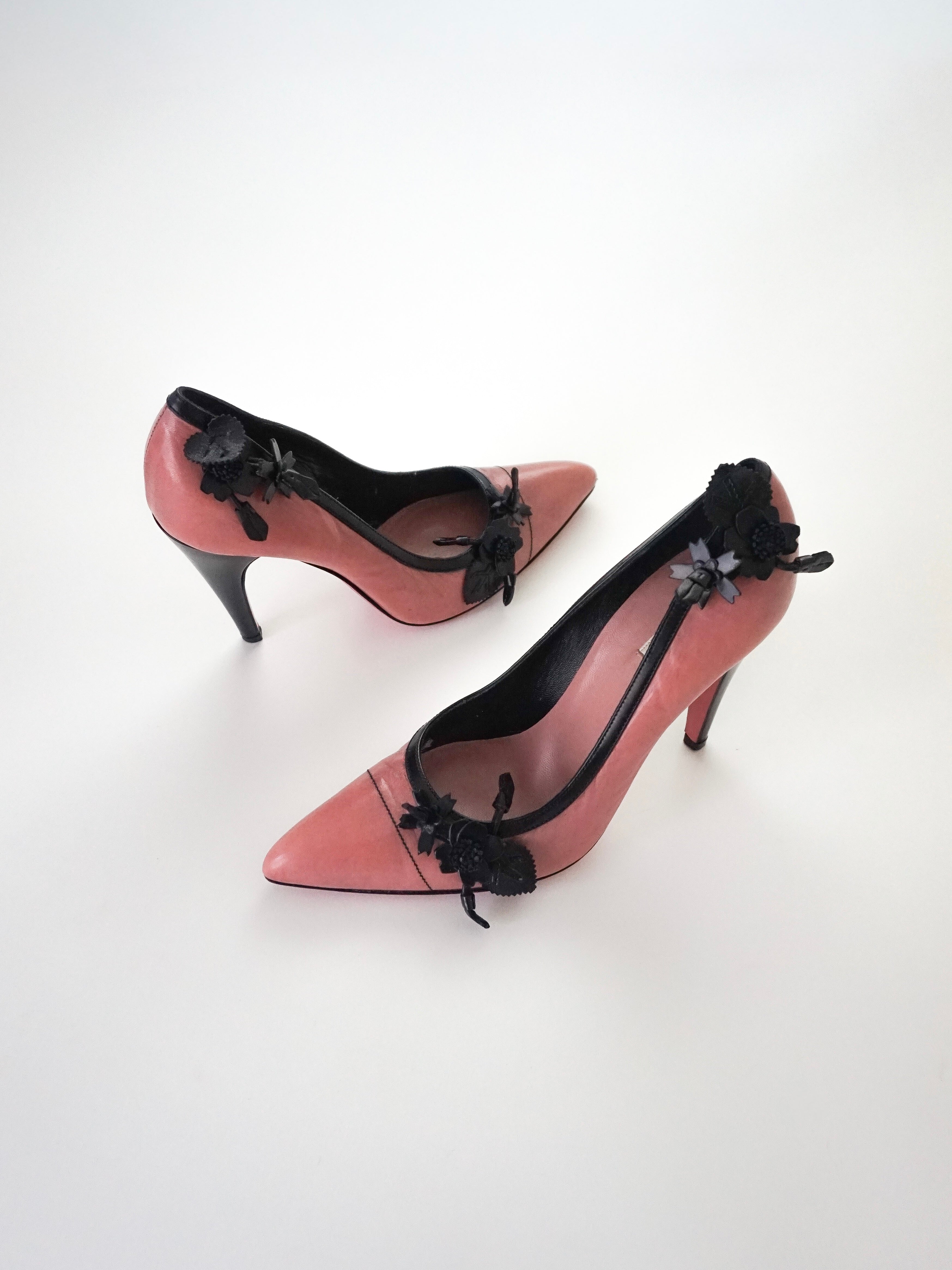 Vintage Y2K Fall 2002 Prada Jardin Floral Pink Black Leather Pointed Toe High Heels (US 5.5 / US 6)