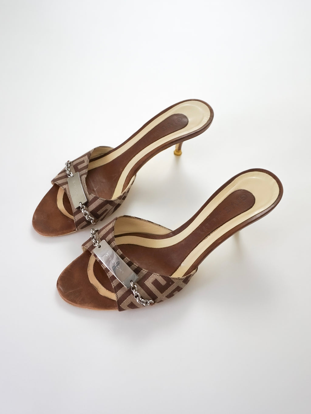 Vintage Y2K Givenchy Brown Cream Monogram Leather Silver Plate Chain Accent Open-Toe Kitten Heels (US 7 / 7.5)