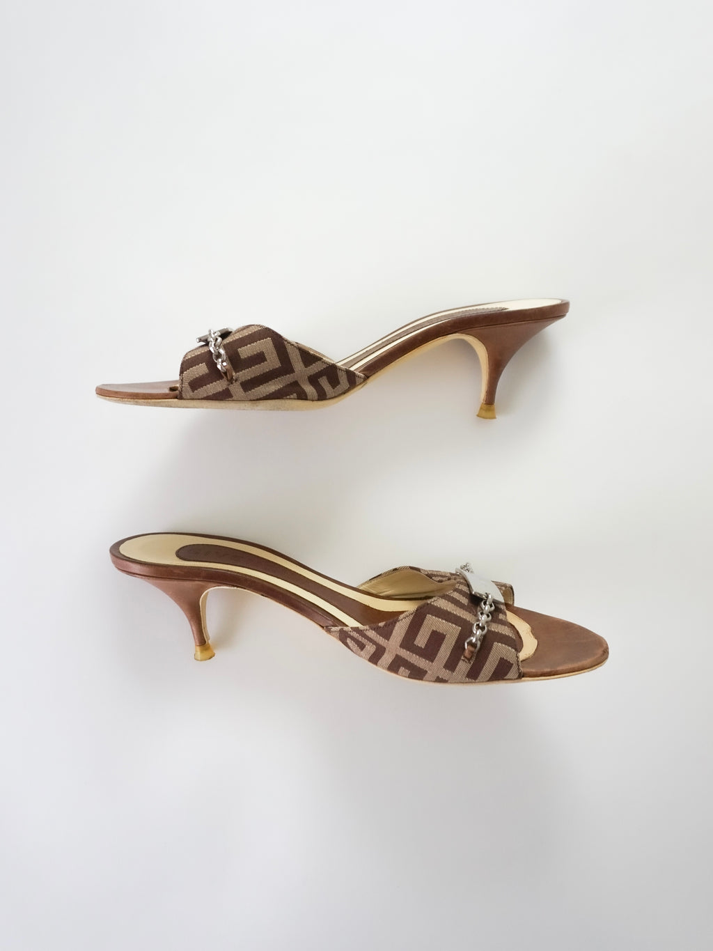 Vintage Y2K Givenchy Brown Cream Monogram Leather Silver Plate Chain Accent Open-Toe Kitten Heels (US 7 / 7.5)