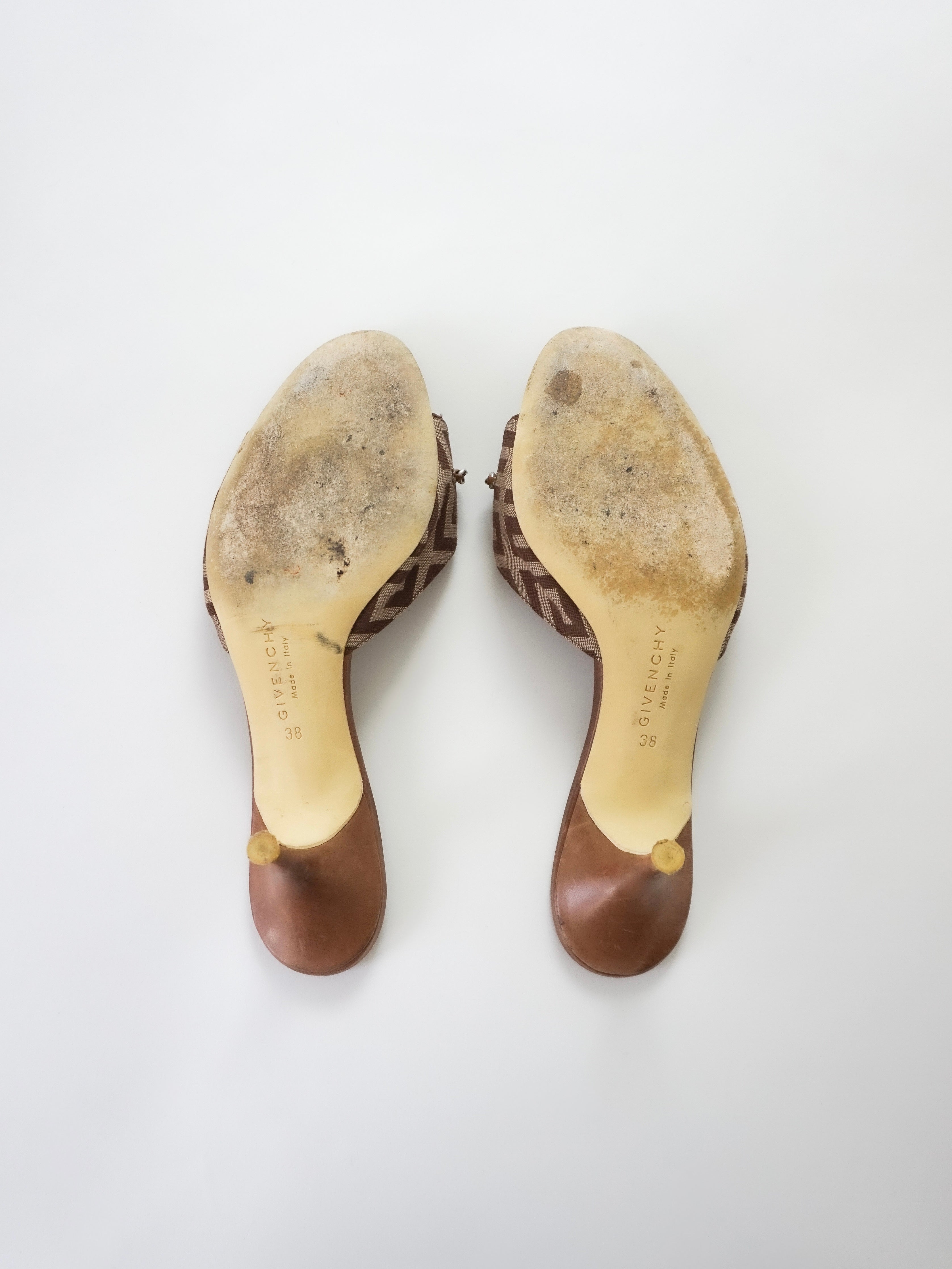 Vintage Y2K Givenchy Brown Cream Monogram Leather Silver Plate Chain Accent Open-Toe Kitten Heels (US 7 / 7.5)