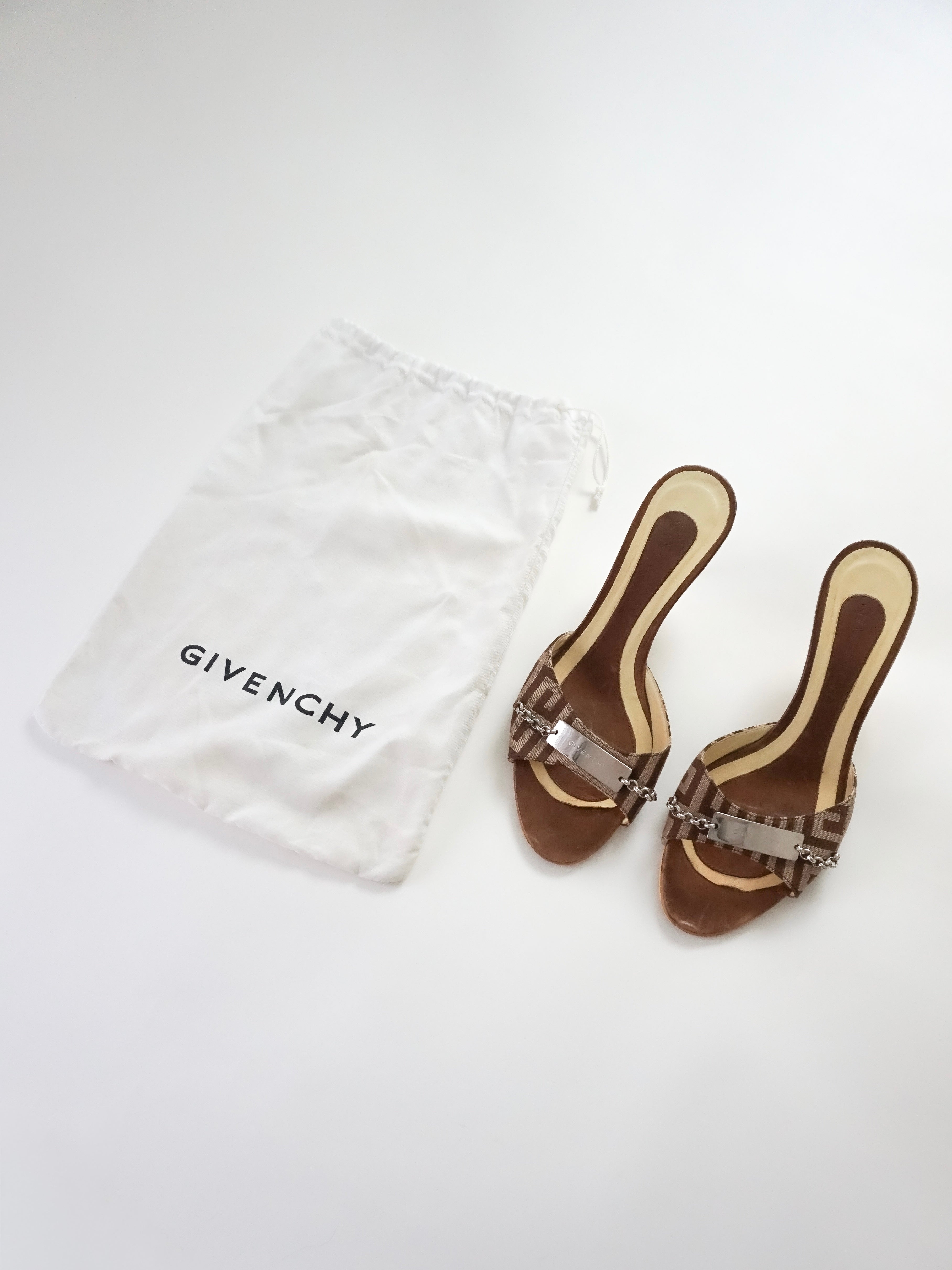 Vintage Y2K Givenchy Brown Cream Monogram Leather Silver Plate Chain Accent Open-Toe Kitten Heels (US 7 / 7.5)