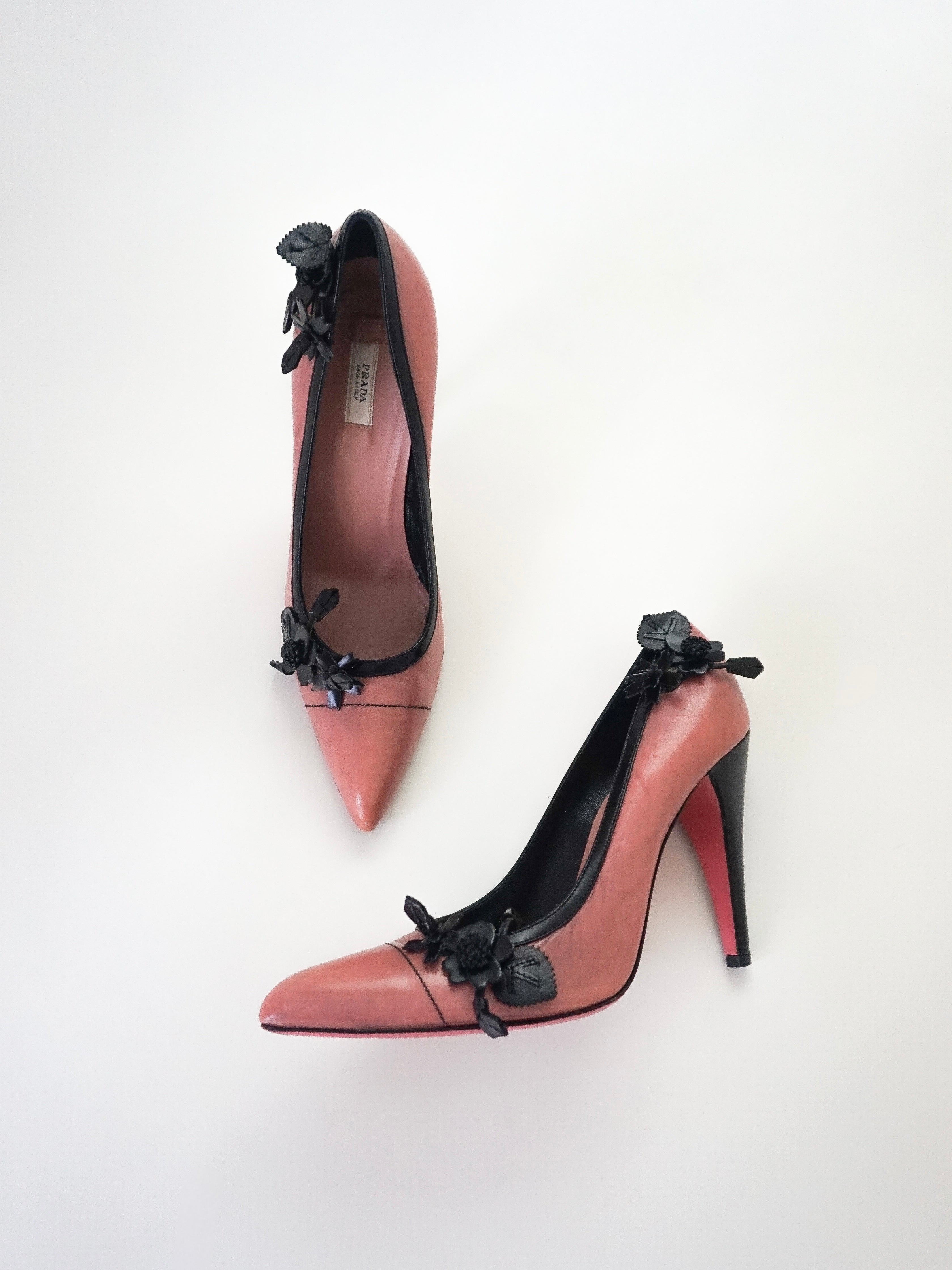 Vintage Y2K Fall 2002 Prada Jardin Floral Pink Black Leather Pointed Toe High Heels (US 5.5 / US 6)